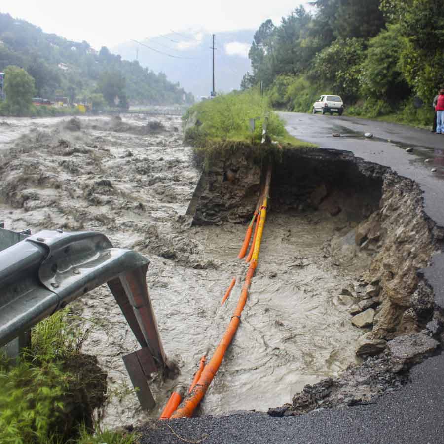 Cloudburst in Himachal village, several vehicles buried in debris, farms damaged dgtl