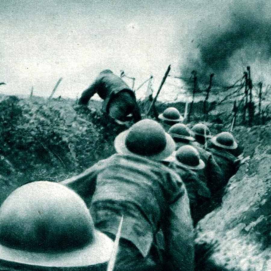 Son discovers how his Parents fell in love during World War 2 through 500 letters