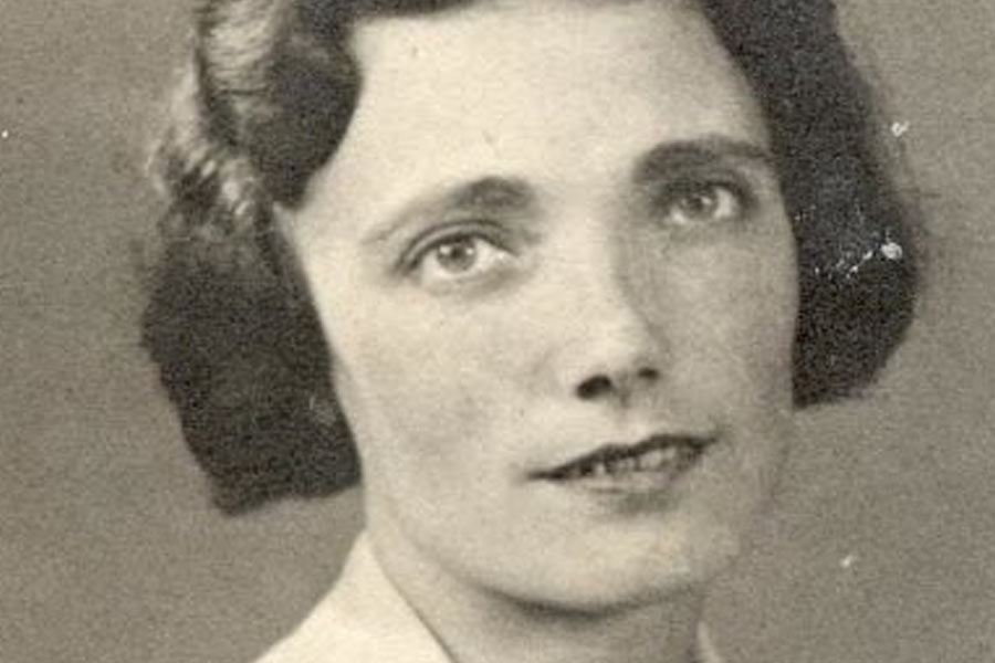 Son discovers how his Parents fell in love during World War 2 through 500 letters