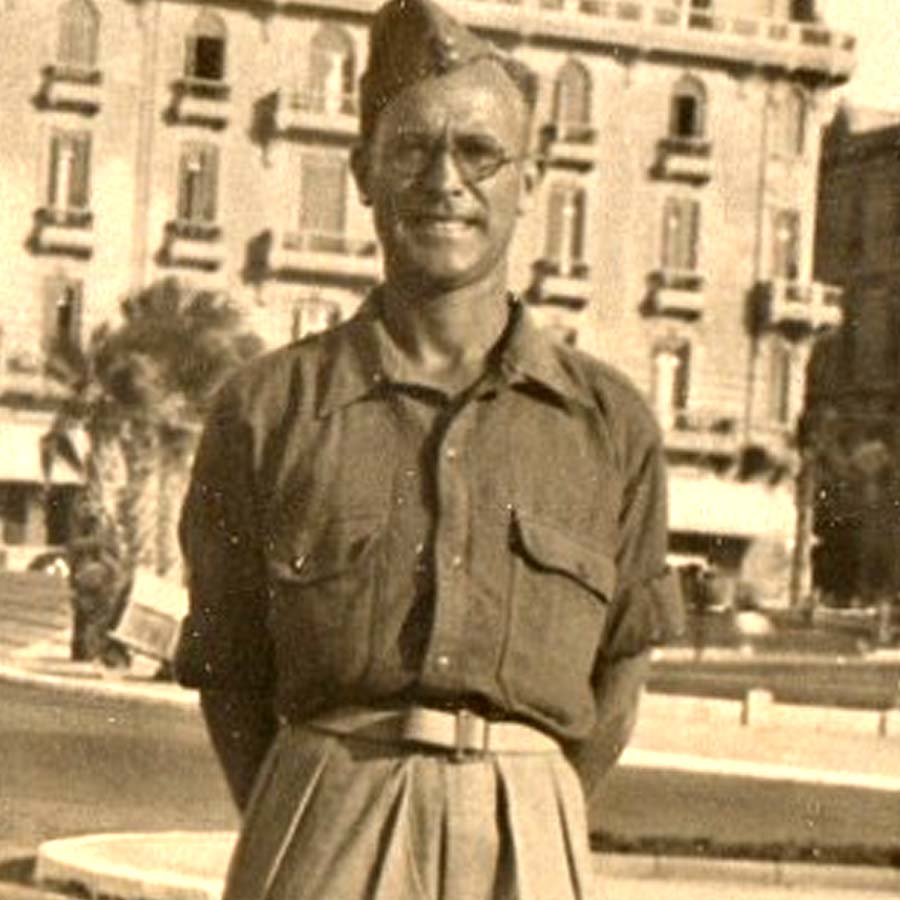 Son discovers how his Parents fell in love during World War 2 through 500 letters