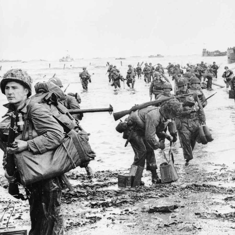 Son discovers how his Parents fell in love during World War 2 through 500 letters