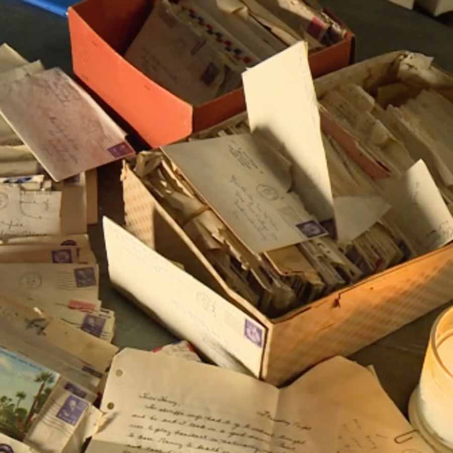 Son discovers how his Parents fell in love during World War 2 through 500 lettersSon discovers how his Parents fell in love during World War 2 through 500 letters