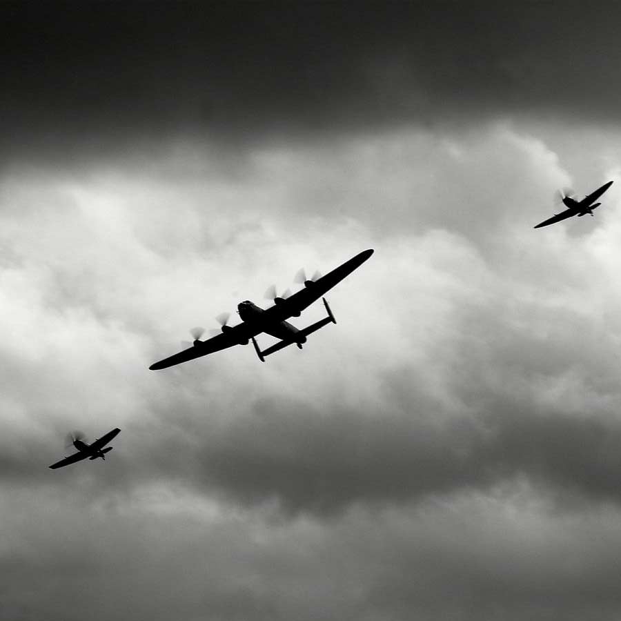 Son discovers how his Parents fell in love during World War 2 through 500 letters