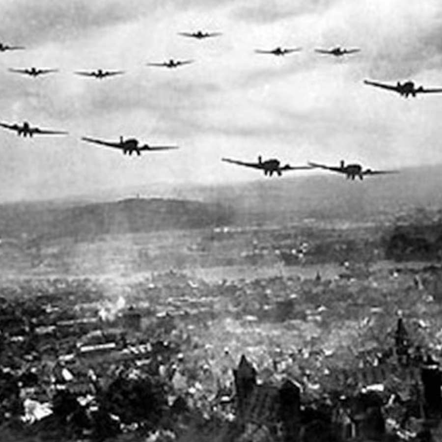 Son discovers how his Parents fell in love during World War 2 through 500 letters