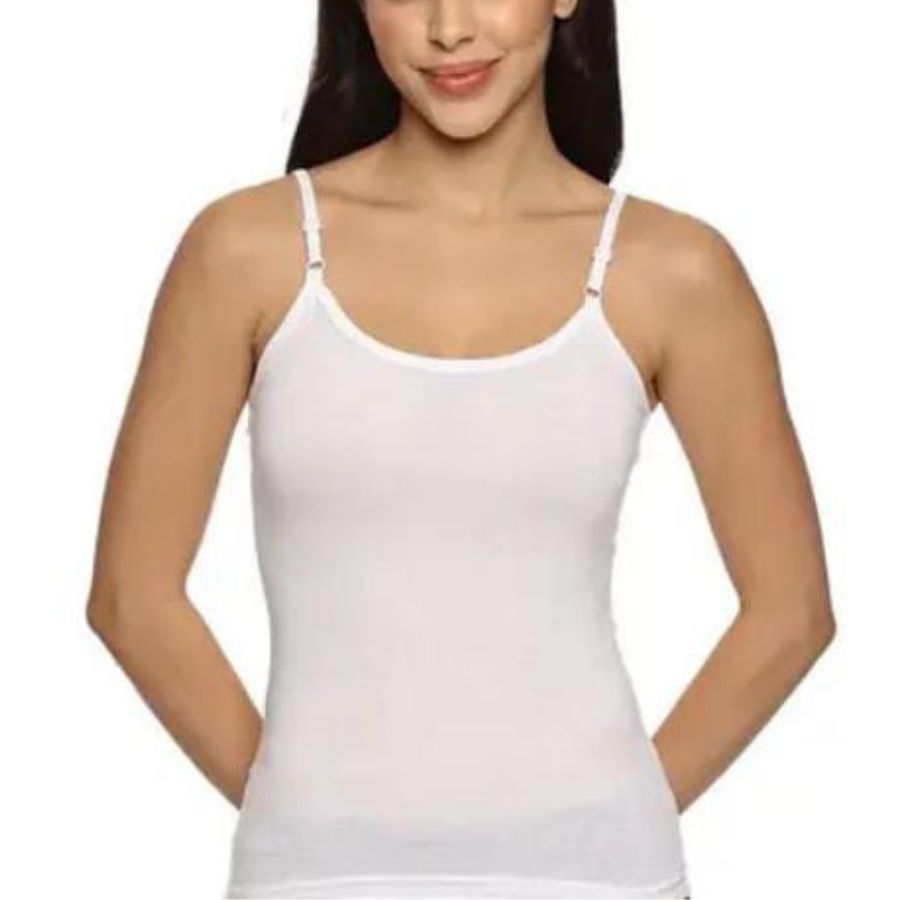 ডব্‌ল সাইডেড স্কিন টেপ কিছু পোশাকের সঙ্গে ডিপ নেকলাইনই মানানসই। সে ক্ষেত্রে ডবল সাইডেড স্কিন টেপের সাহায্যে বুকের কাছের জামার অংশটি ত্বকের সঙ্গে সহজেই আটকে যায়। যা-ই করুন না কেন, পোশাক সরে যাওয়ার সম্ভাবনা নেই। 