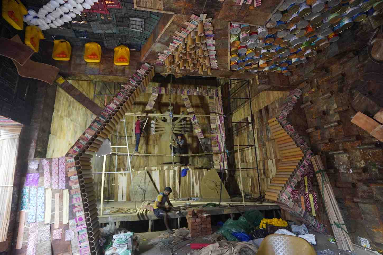 উদ্যোক্তাদের আশা, তাঁদের এই আয়োজন এ বারের পুজোয় আমজনতার মন জয় করবেই। (এই প্রতিবেদনটি ‘আনন্দ উৎসব’ ফিচারের একটি অংশ।)