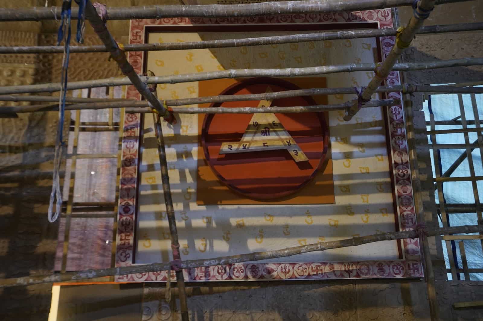 ৩। কিন্তু কী এই ‘ছাপ’? নিজেদের অস্তিত্বের প্রমাণপত্র না কি নিজেদের কাজের ছাপ? এই সব কিছু নিয়ে প্রশ্ন তুলতেই দমদম পার্ক তরুণ দল-এর এই বছরের বিষয়বস্তুই হল এটি, ‘ছাপ’।   