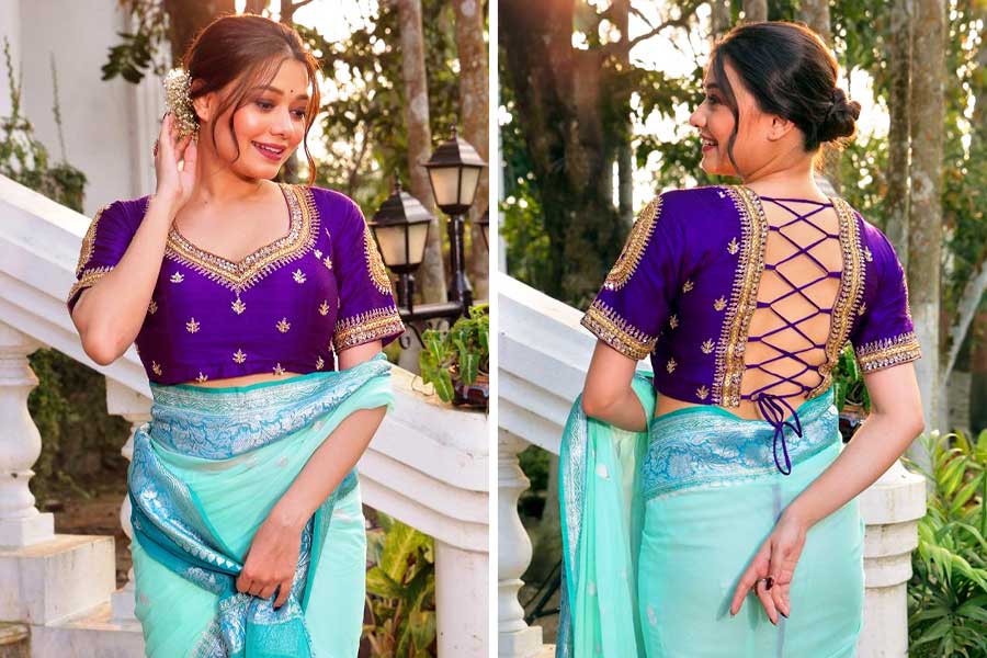 জর্জেট বেনারসি হোক বা গাছি তসর, সঙ্গে একটা জমকালো ব্লাউজ় পরে নিলে শাড়ির সৌন্দর্য বেড়ে যায় কয়েক গুণ। বেগনি রং এ বছর বেশ ট্রেন্ডিং। গোলাপি, সোনালি, আকাশি— যে কোনও রঙের শাড়ির সঙ্গে হাতে বোনা জারদৌসি কারুকাজের এমন বেগনি ব্লাউজ় কিন্তু দারুণ মানাবে। ব্লাউজ়টিকে আরও বেশি নজরকাড়া করছে ক্রিসক্রস ব্যাক ডিজ়াইন। শাড়ি জমকালো না হলেও সঙ্গে এমন একটি ব্লাউজ় পরে নিলেই হয়ে উঠবেন একেবারে ‘পুজো রেডি’। শহরের বিভিন্ন পোশাকশিল্পীর সম্ভারে এ বছর সিল্ক কাপড়ের উপর এমন সূক্ষ কারুকাজের নকশা বেশ চোখ পড়বে। ছবিতে দেখা যাচ্ছে ‘এথনিক বুটিক’-এর একটি ব্লাউজ়।