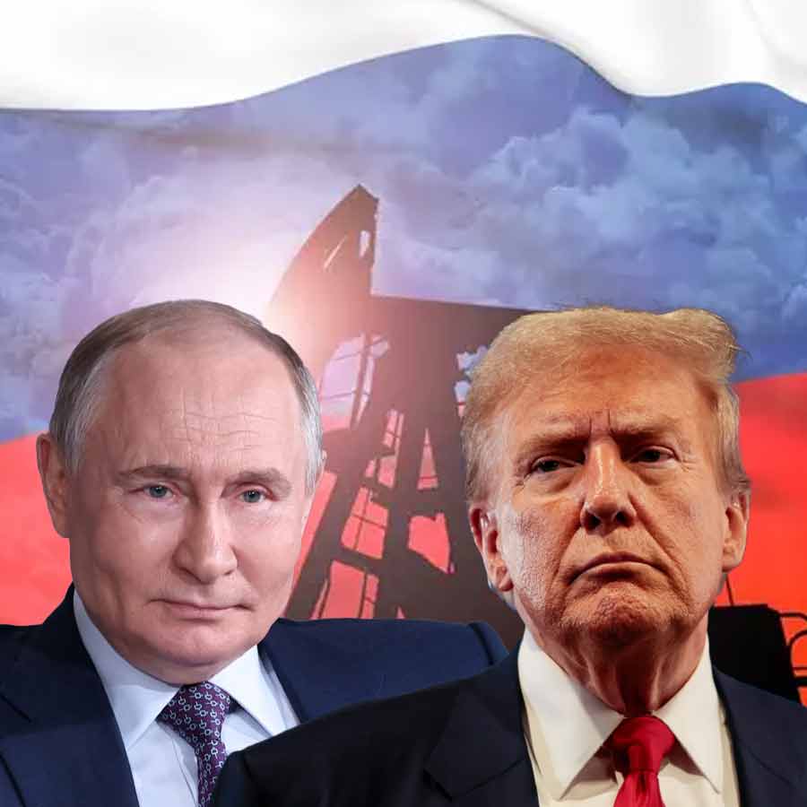 (বাঁ দিকে) রুশ প্রেসিডেন্ট ভ্লাদিমির পুতিন এবং আমেরিকার প্রেসিডেন্ট ডোনাল্ড ট্রাম্প (ডান দিকে)।
