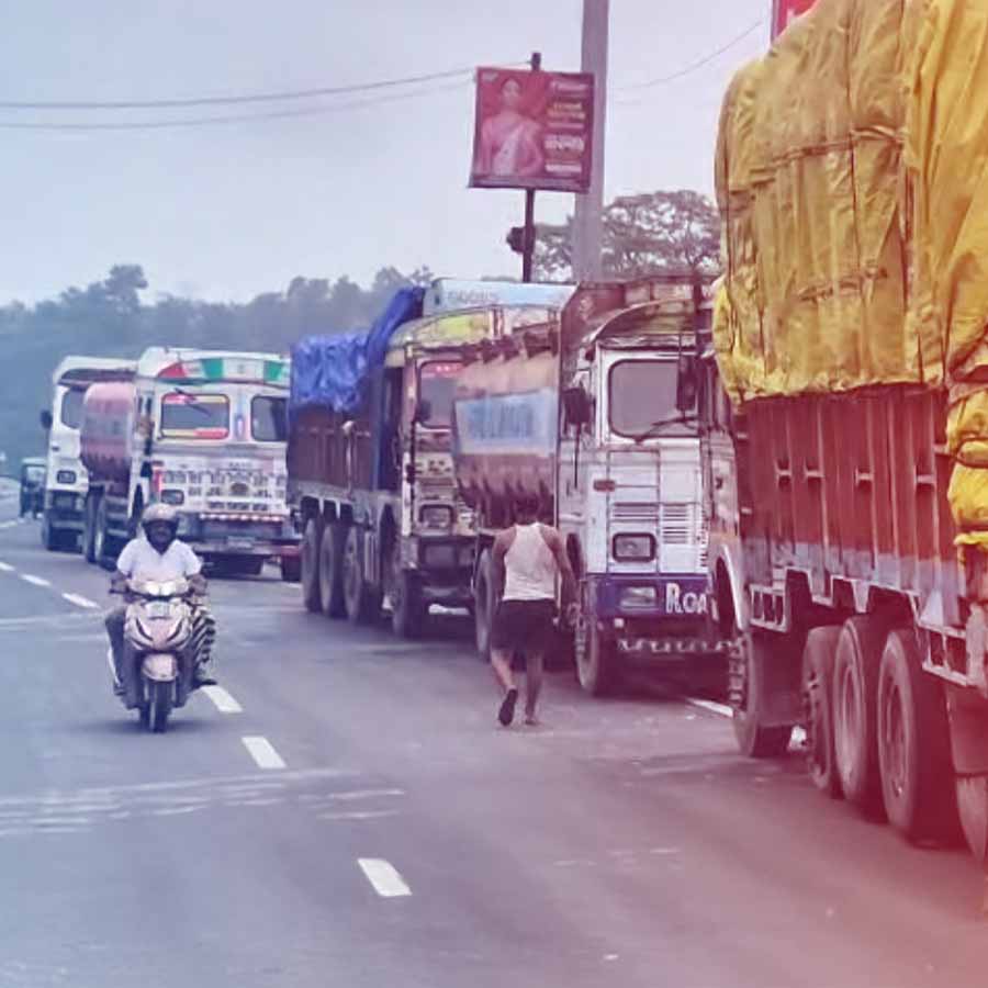 Closure of Panitanki Border in Siliguri Hits Trade Between India and Nepal dgtl
