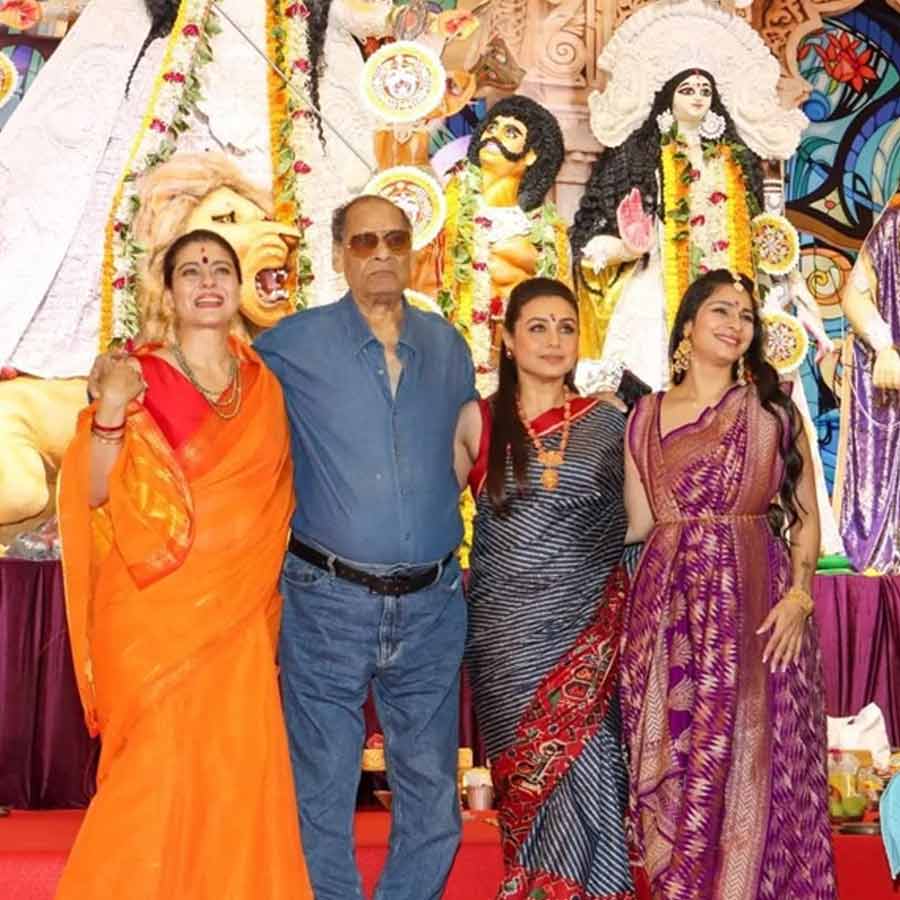 মুখোপাধ্যায় পরিবারের উৎসব এখন সকলের।