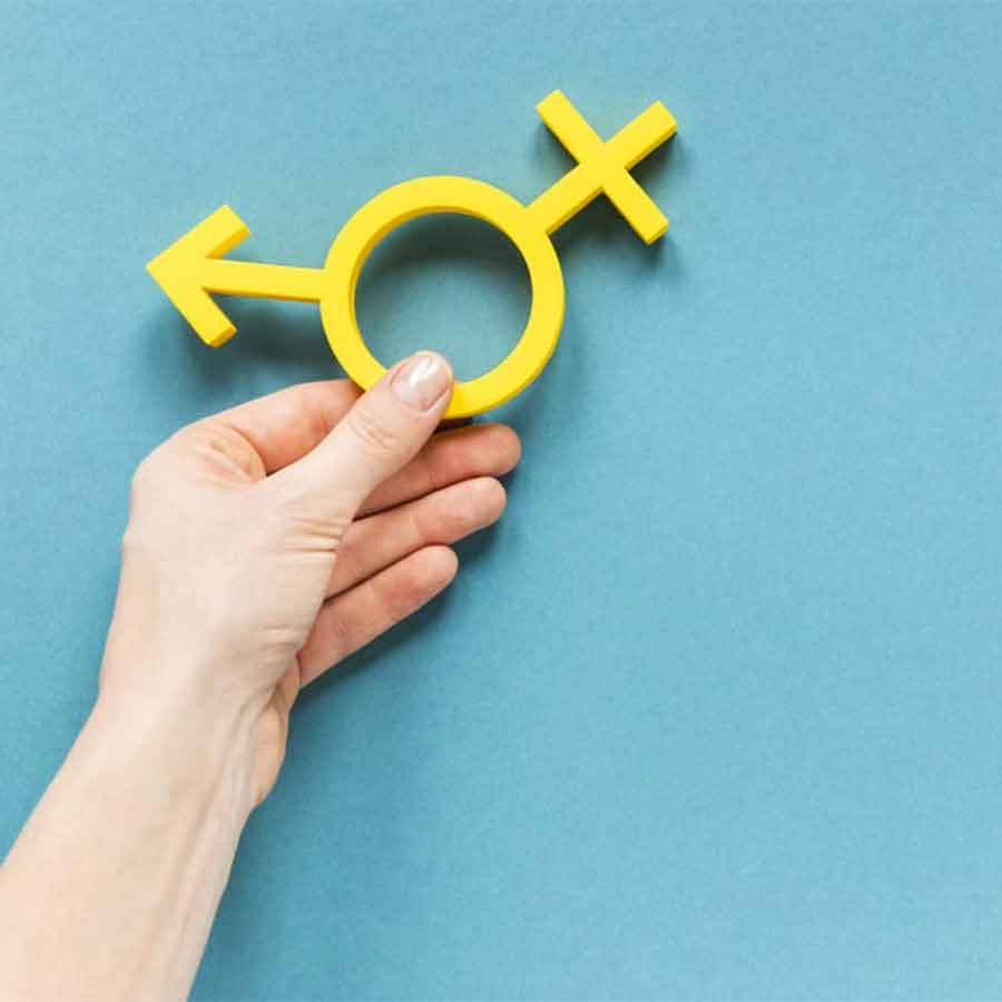 চিকিৎসকেরা জানাচ্ছেন, ১৪ বছর বয়স থেকেই যুবকের ইচ্ছে ছিল যুবতী হয়ে ওঠার।