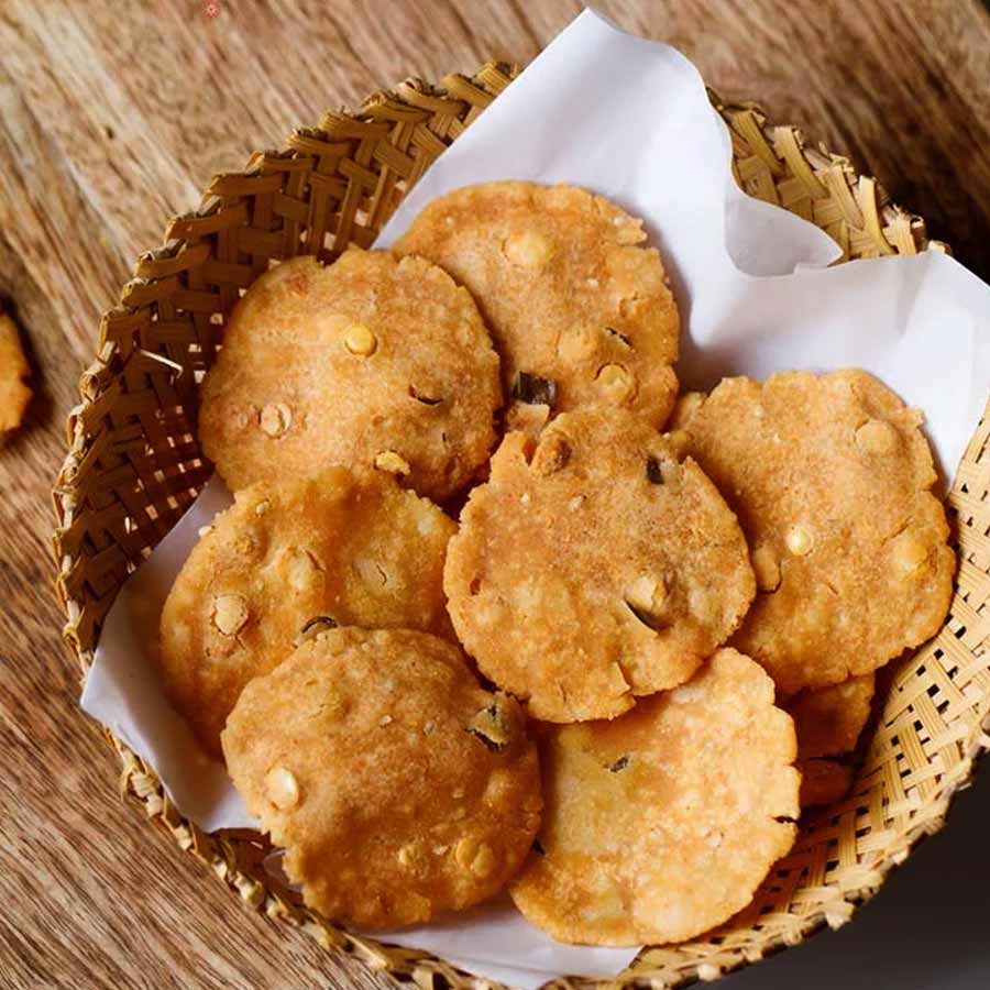 ফিল্টার কফির সঙ্গে খেয়ে দেখুন থাট্টাই।