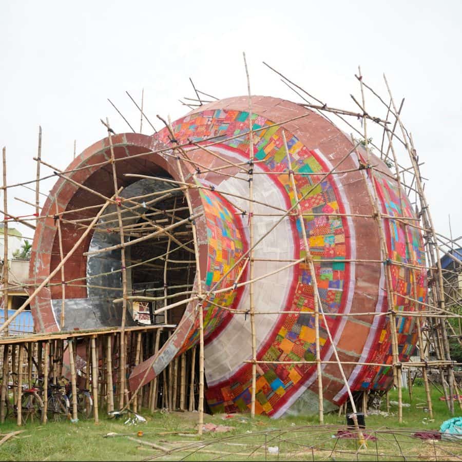 ৭১ তম বর্ষে তাঁদের পুজোর বিষয় ‘চারিকল্প’। শিল্পী সোমনাথ তামলির ভাবনা অনুযায়ী এই ‘চারিকল্প’ আসলে ঘট, পট, সরা ও মূর্তির সমন্বয়। 