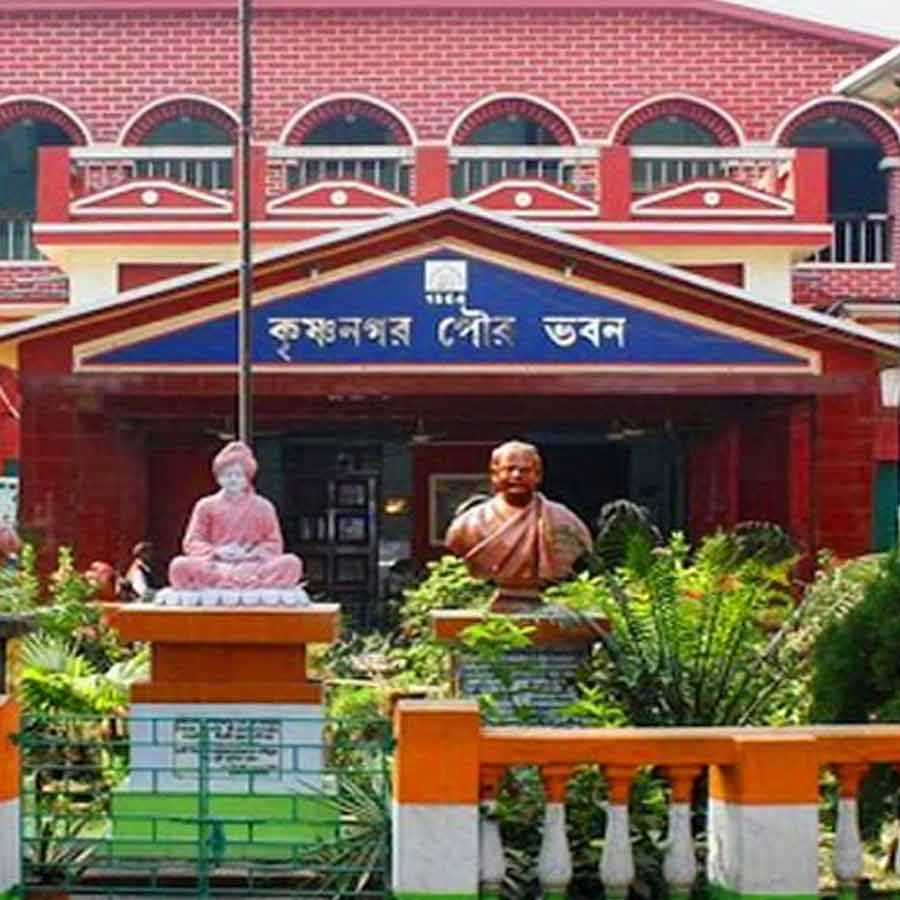 800 employees of Krishnanagar Municipality did not receive any salary or bonus dgtld