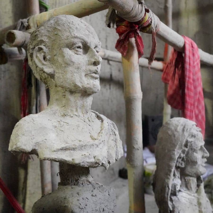 তিনি আরও বলেন, “আমাদের জীবনে আড্ডা এক সময় চাপ কমাত, মনকে হালকা করত।” 