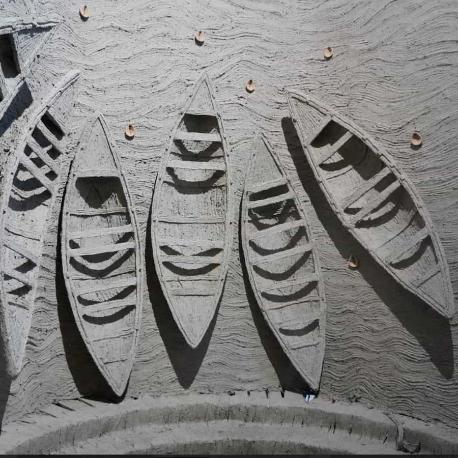 “এখন তো পাড়ার আড্ডা, চায়ের দোকান, গঙ্গার ঘাট সব ফাঁকা। সেই জায়গাটা দখল করে নিয়েছে হোয়াট্‌সঅ্যাপ", মত তাঁর। 