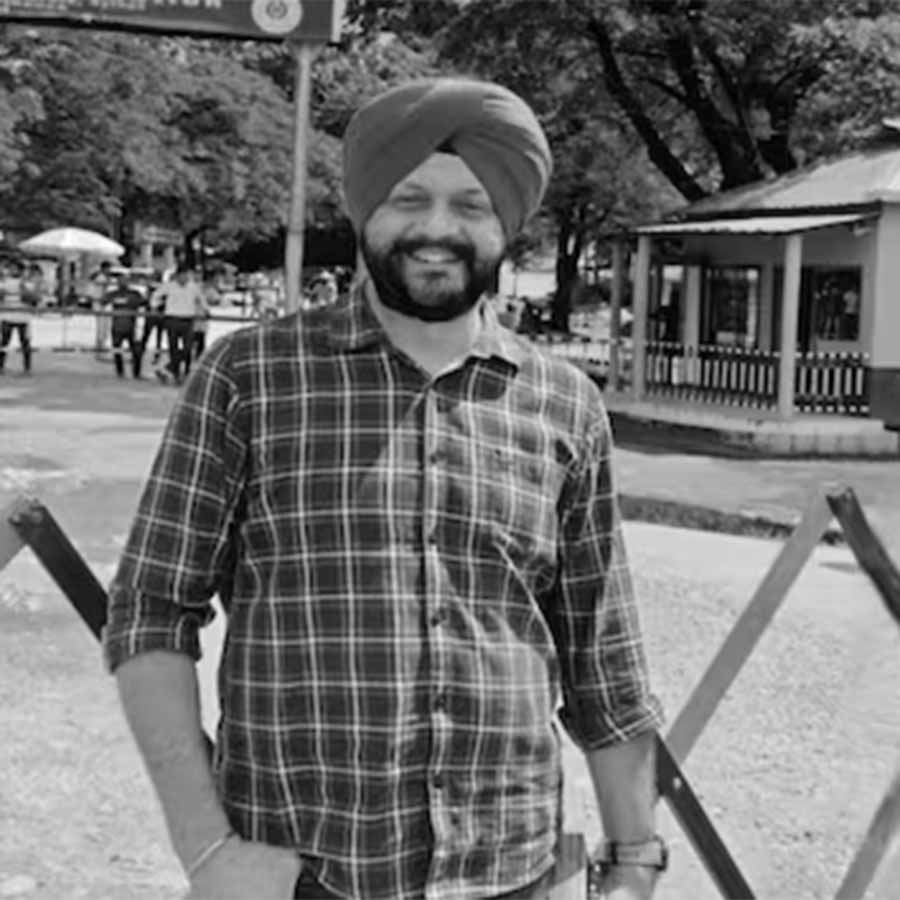 A Senior Official of Finance Ministry dies in road accident in Delhi dgtl