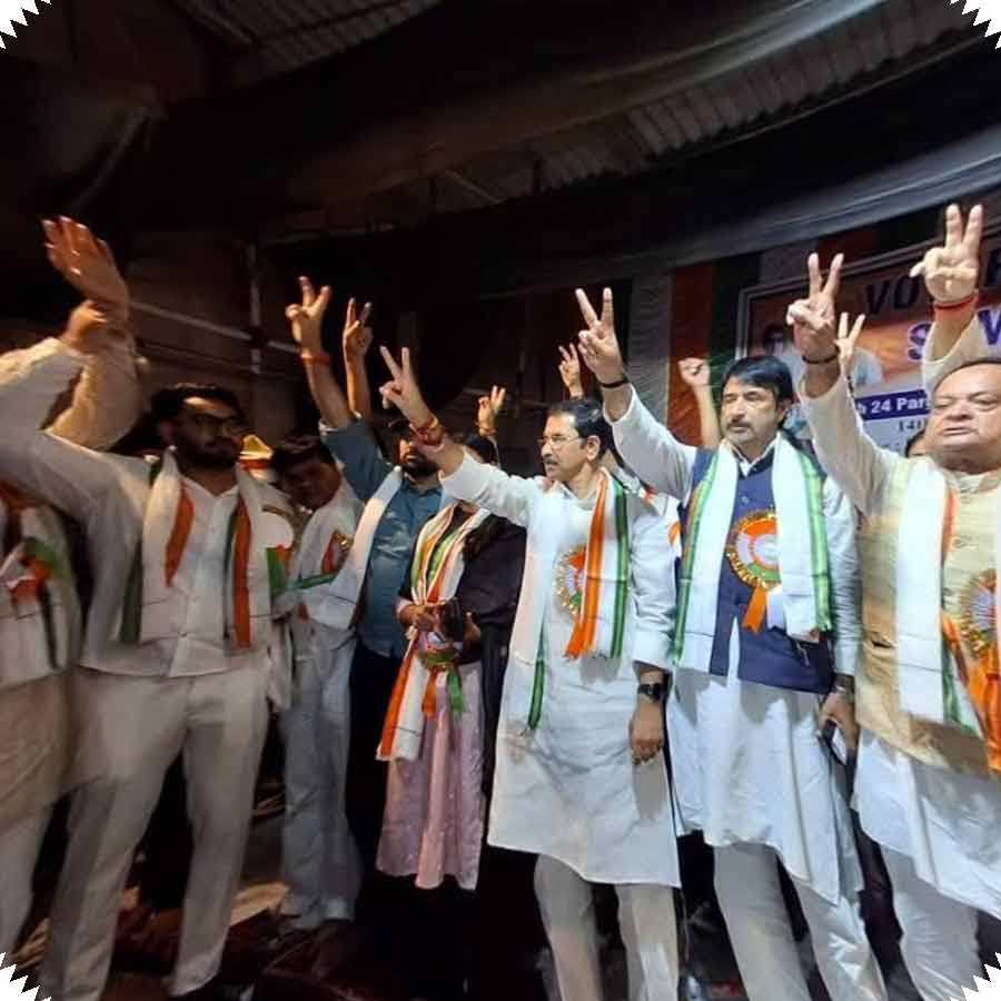 ‘ভোটার অধিকার সম্মেলনে’ এআইসিসি-র পর্যবেক্ষক গুলাম আহমেদ মীর, প্রদেশ কংগ্রেস সভাপতি শুভঙ্কর সরকার ও অন্য নেতারা। যাদবপুরে।