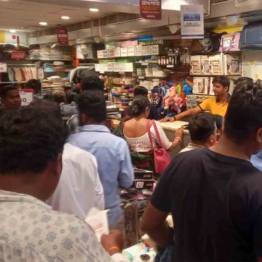 Puja shopping crowd at Malls but street side shops are almost empty