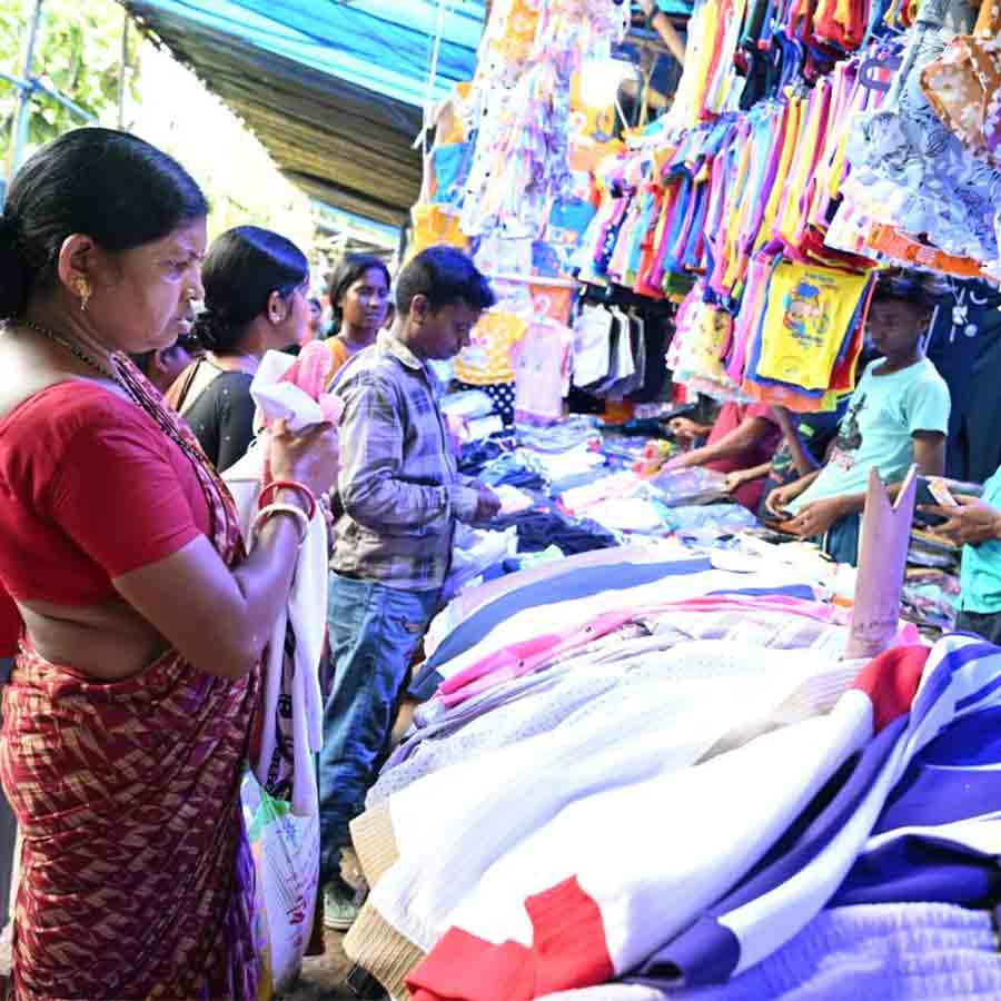 Merchants hopes crowd in Durga Puja 2025 shopping at suri