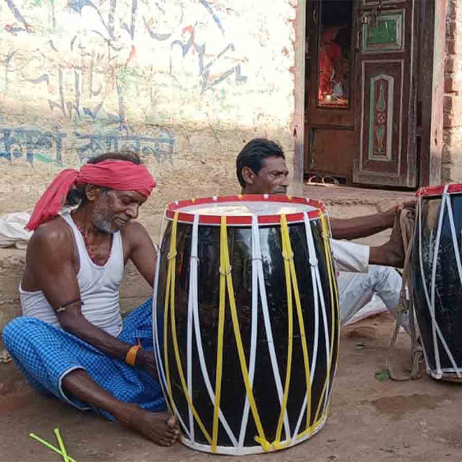 Dhakis of Purulia to prepared to perform in Durga Pujas of Outstate