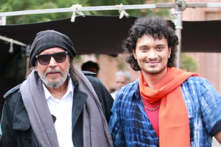 All you need to know about how Bollywood Actor Mithun Chakraborty get notice for acting in 41films simultaneously