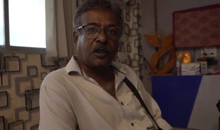 সিকদার বাগান সাধারণ দুর্গোৎসব কমিটির সদস্য তথা কোষাধ্যক্ষ বিজয় দাস জানালেন, তাঁদের পুজোর বয়স ১১৩ বছর।