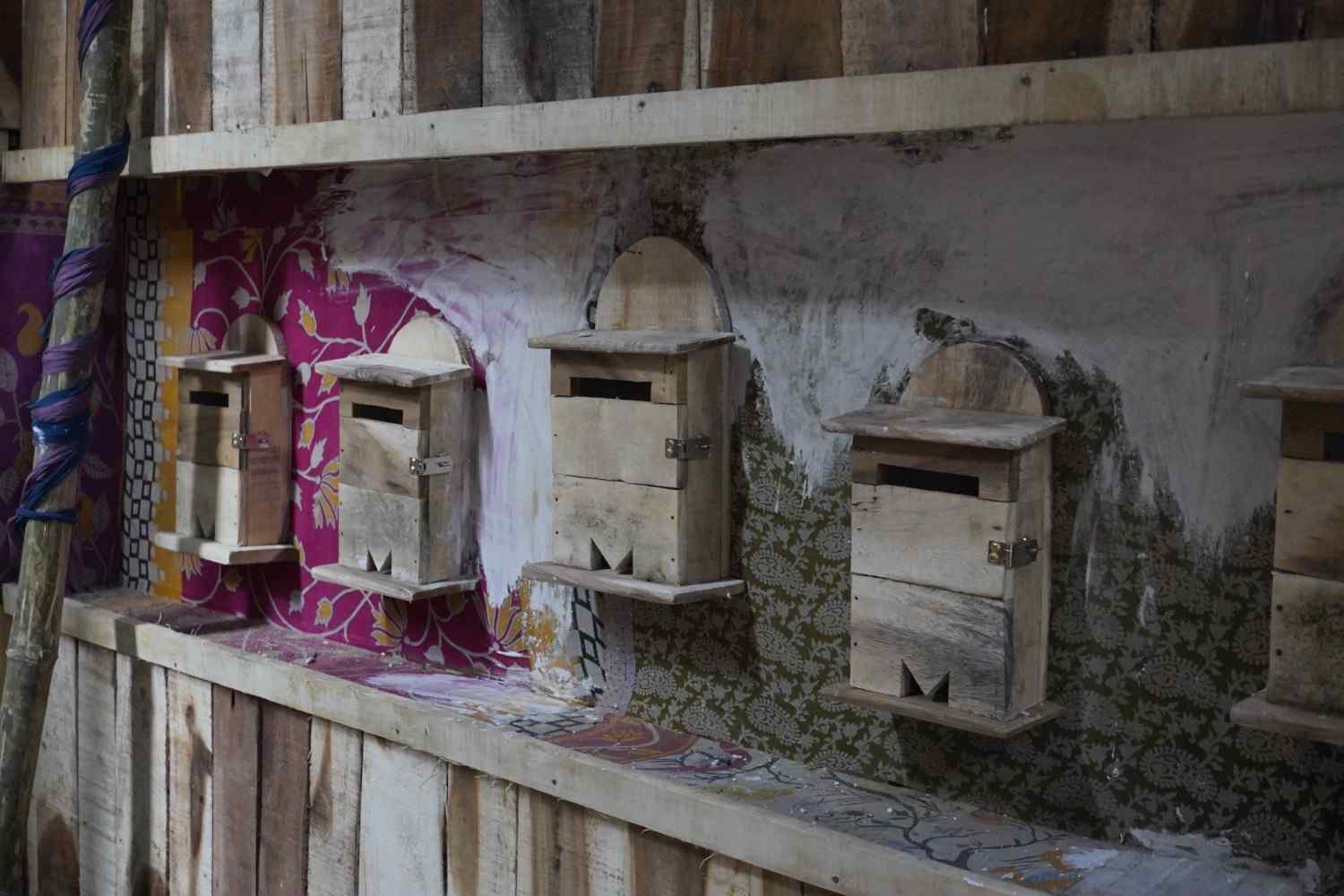 থিম ভাবনা এবং তা রূপায়ণের দায়িত্ব যে শিল্পীর কাঁধে রয়েছে, তিনি হলেন মানস দাস।