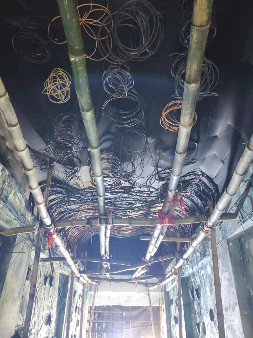 কলকাতার দুর্গোৎসব মানেই শুধু আলো আর রঙের বাহার নয়, প্রতিটি প্যান্ডেলে লুকিয়ে থাকে এক-একটা গল্প। 