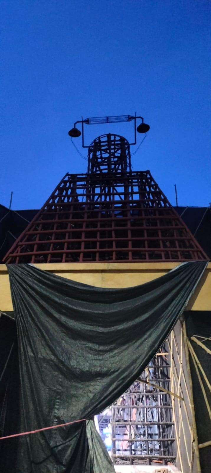 কিউরেটর প্রফেসর রতন কুমার সন্যাইমতের তত্ত্বাবধানে সাজানো এই মায়াজালে দর্শক কখনও খুঁজে পাবেন অতৃপ্তির সুর, কখনও মিলনের উচ্ছ্বাস।