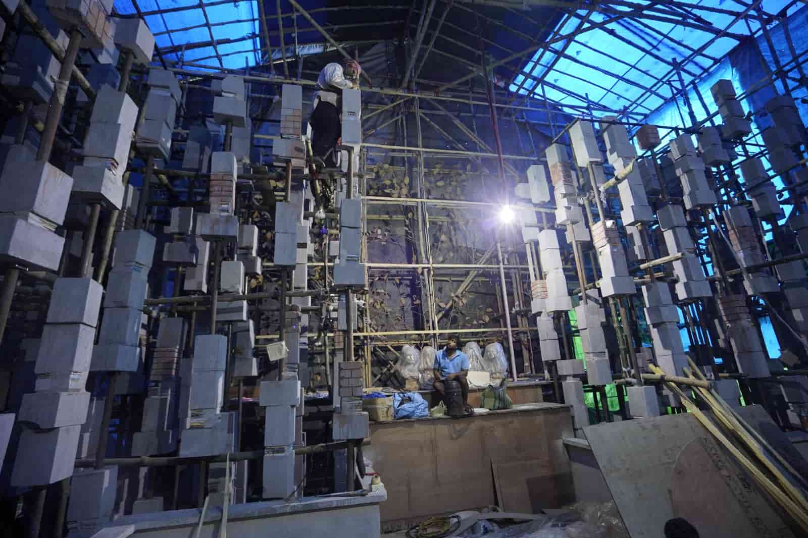 না চাইতেও অনেক সময়ই কত ধরনের কুসংস্কারের জালে জড়িয়ে যায় মানুষ, সেগুলি মাথায় পাকাপাকি একটা বাসা বেঁধে নেয়। এ বার তার বিরুদ্ধেই বার্তা দিতে প্রস্তুত তেলেঙ্গাবাগান। 