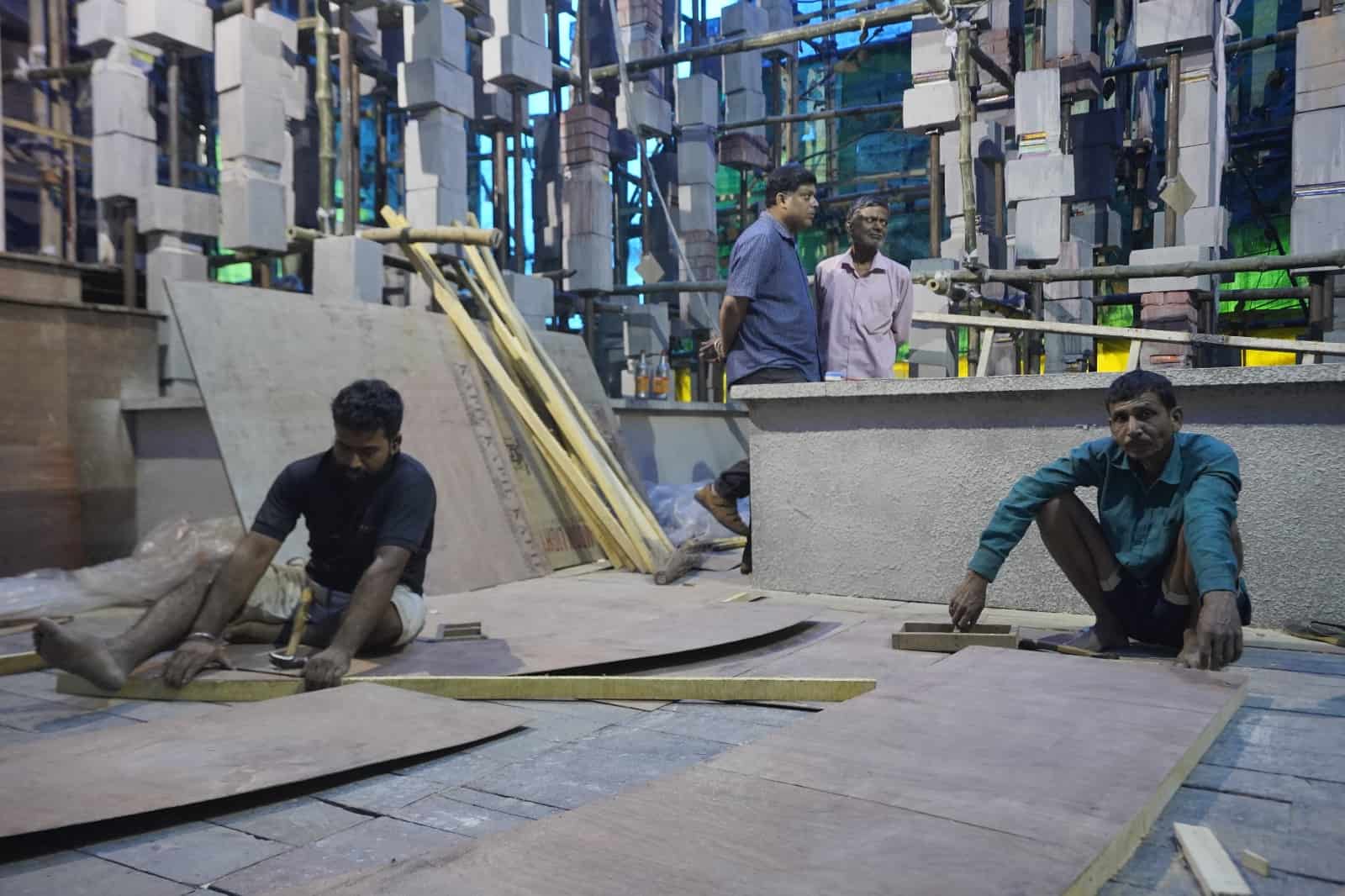 এই ‘অচলায়তন’ মানে পাঠ্য বইয়ে পড়া সেই গল্প নয়। বরং কুসংস্কারের ‘অচলায়তন’ ভাঙার বার্তা দেবে এই ক্লাব তাদের থিমের মাধ্যমে। 