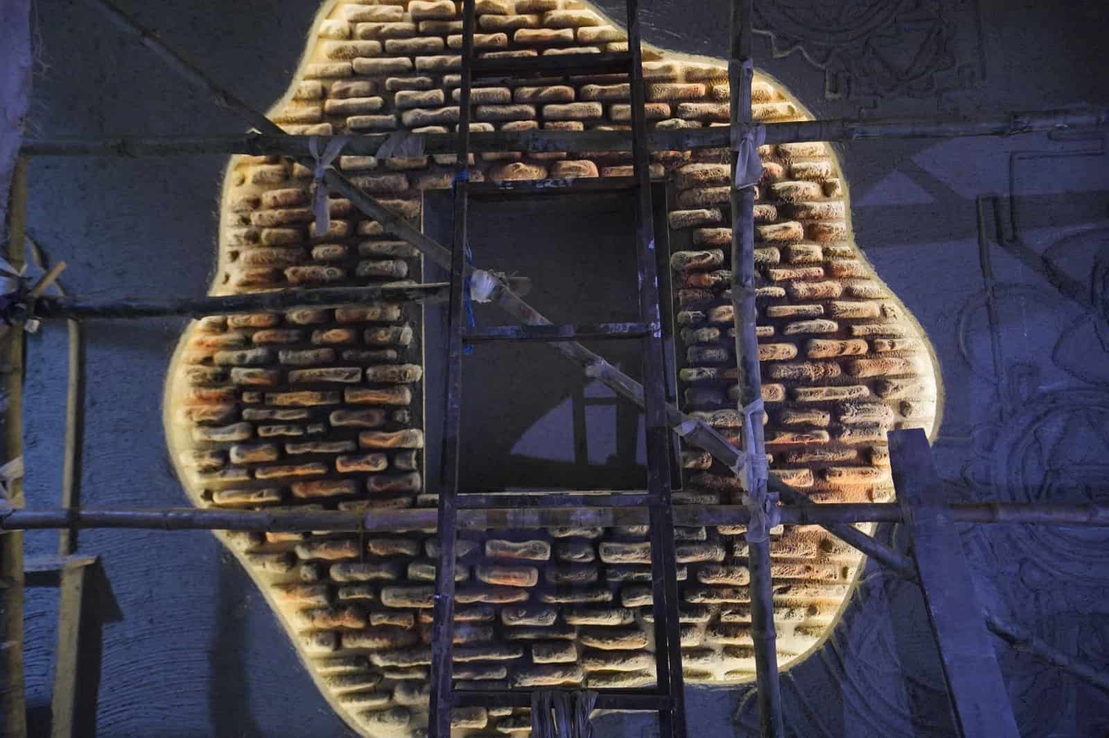 তেলেঙ্গাবাগান সর্বজনীন দুর্গোৎসব কমিটির সম্পাদক মধু সাহা আনন্দবাজার ডট কমকে বলেন, “আমাদের থিমের নাম অচলায়তন।” 