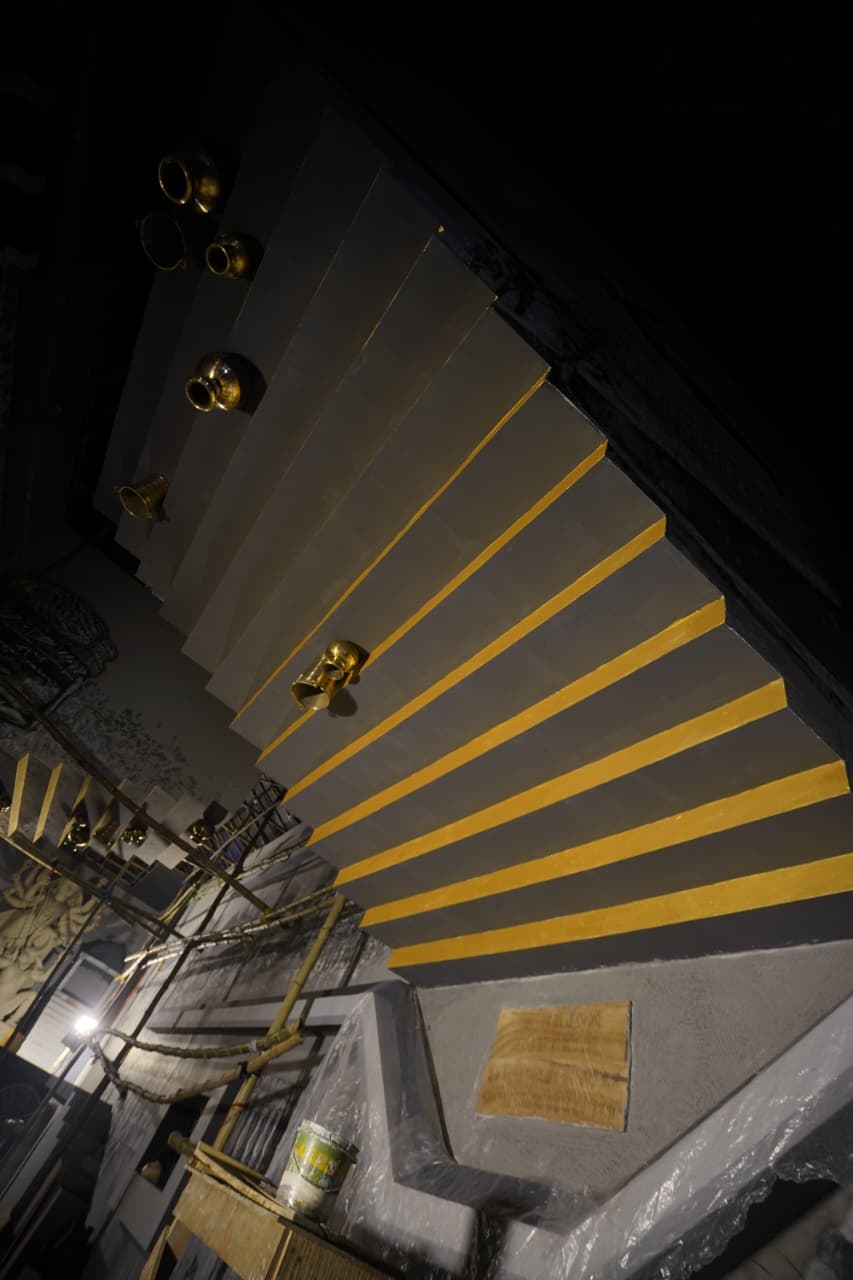 তিনি আরও বললেন, “আসলে বেনারসের ঘাট নিয়ে আমরা যতটা হই-হুল্লোড় করি, আমাদের কলকাতাতেও কিন্তু অনেক পুরনো ঘাট আছে। 