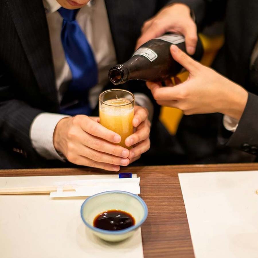 অর্থ সংগ্রহ করার পর তা আয়োজক অথবা সংস্থার ঊর্ধ্বতনের কাছে জমা রাখা হয়। তার মধ্যেই রেস্তরাঁর বিলের খরচ মেটানো বাধ্যতামূলক। যদি বিল মেটানোর পর কিছু টাকা বেঁচে যায়, তা হলে তা পরবর্তী নোমিকাইয়ের জন্য জমিয়ে রাখা হয়। আর সহকর্মীদের মধ্যে সেই টাকা হিসাব অনুযায়ী ভাগ করে দেওয়া হয় না।