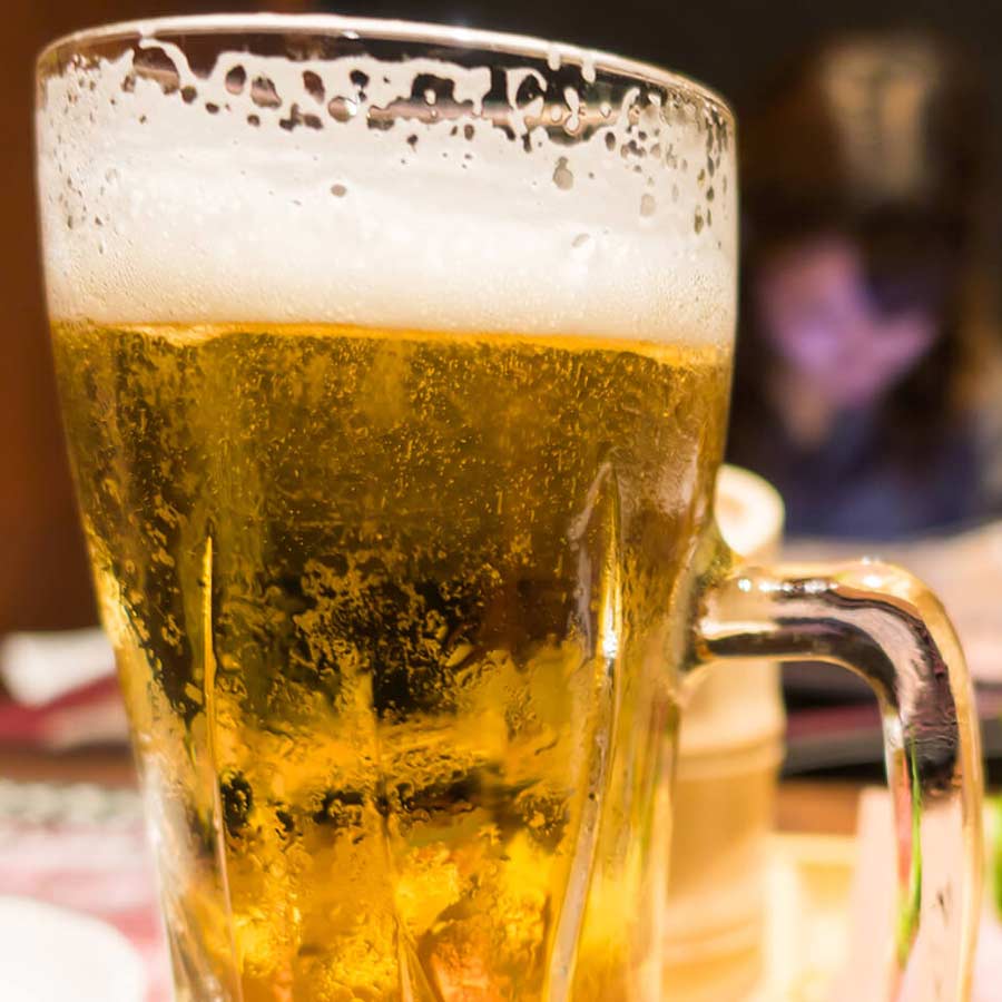 নিজিকাইয়ের আসর ভেঙে যাওয়ার পর আবার তৃতীয় আসরও বসতে পারে। যদি দ্বিতীয় আসরে থাকা সহকর্মীদের সুরাপান করে মন না ভরে, তা হলে তৃতীয় আসরের আয়োজন করেন তাঁরা। জাপানে তা ‘সানজিকাই’ নামে পরিচিত।