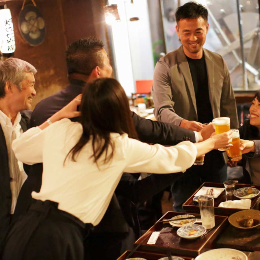 নোমিকাইয়ের পরবর্তী দু’টি আসরে মদ্যপানের পাশাপাশি নাচগানও হতে পারে। তবে, এই দুই আসরের খরচ নিজেদের পকেট থেকেই দিতে হয়। কোনও সহকর্মী যদি মদ পান করে নিয়ন্ত্রণ হারিয়ে ফেলেন, তা নিয়ে অফিসে কখনও আলোচনা করা হয় না।