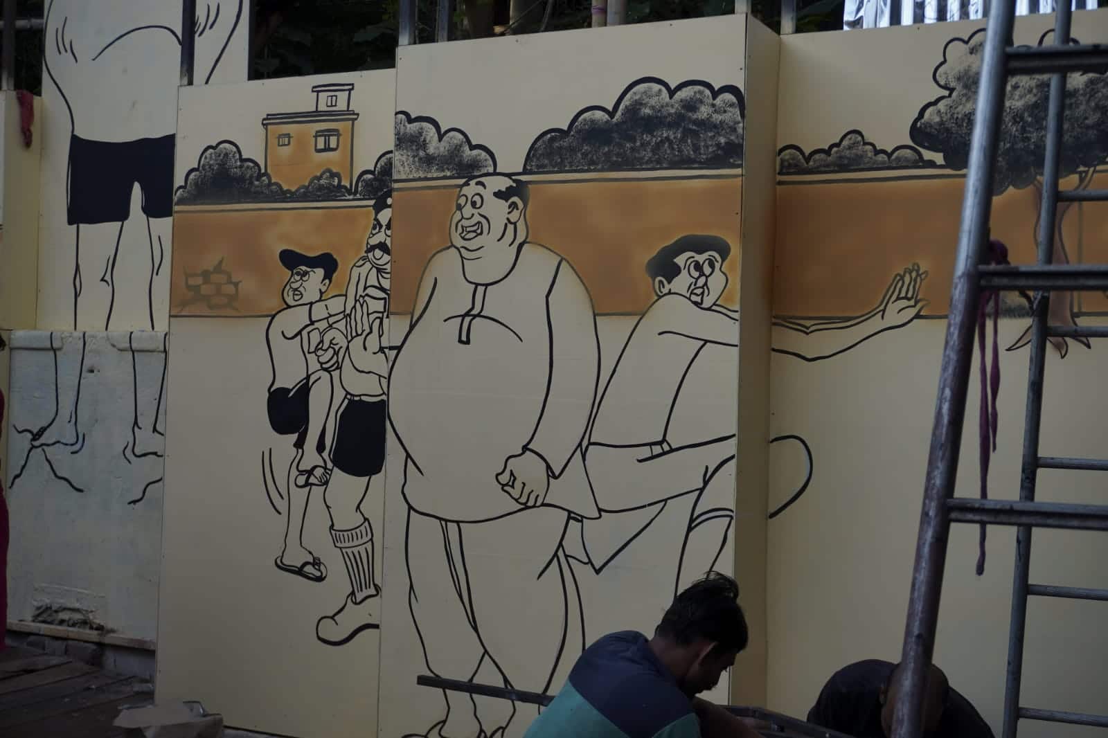 ১। বাংলা চিত্রকাহিনি বা কমিকসের দুনিয়ায় তাঁর স্বচ্ছন্দ বিচরণ। কয়েক প্রজন্মের বাঙালিদের কিশোরবেলার সঙ্গী যিনি, তাঁকেই স্মরণ করে সেজে উঠছে কুমোরটুলি সর্বজনীন কমিটির দুর্গাপুজো।