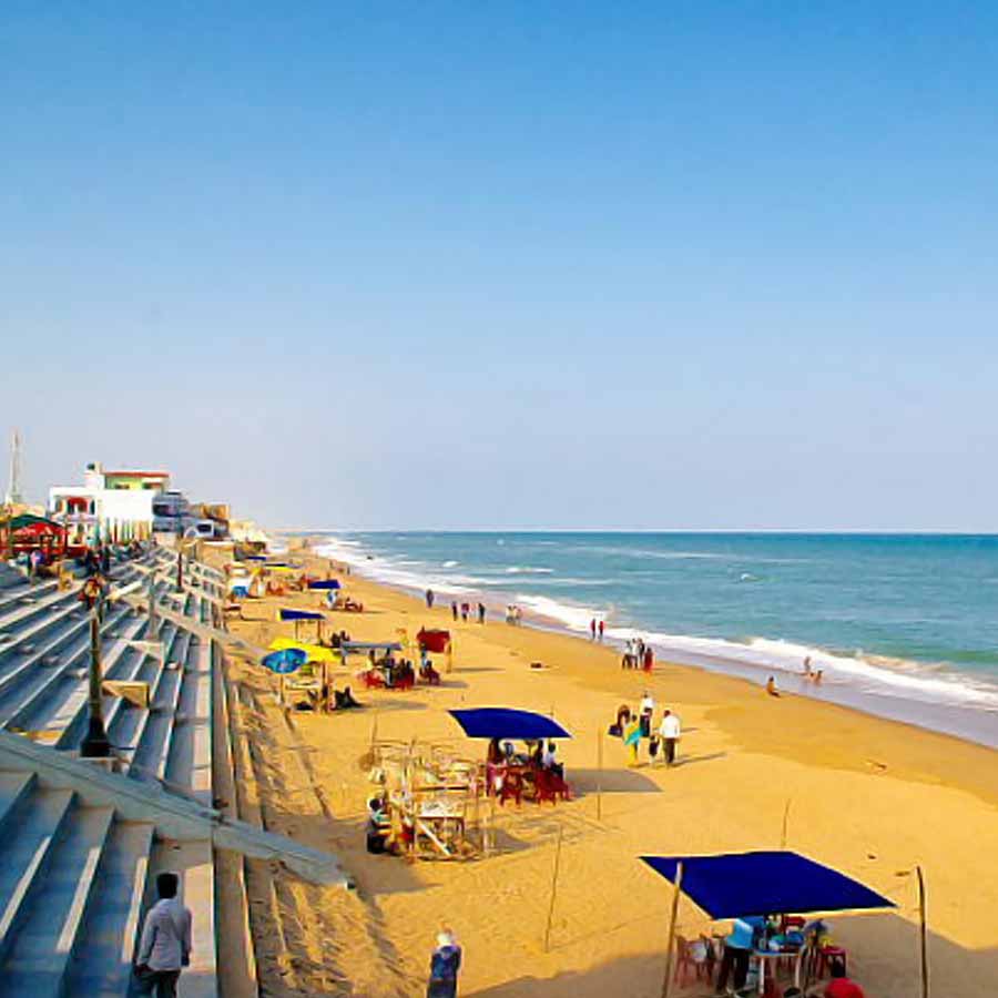 গোপালপুরের সমুদ্রসৈকত।