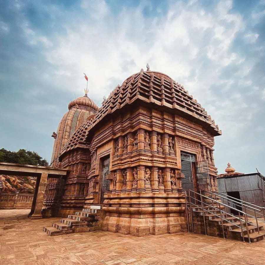 সফরসূচিতে জুড়তে পারেন তারাতারিণী মন্দির।