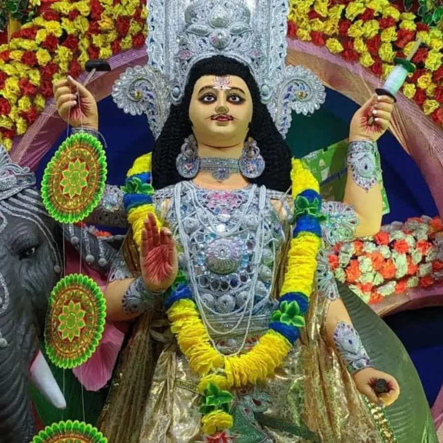 ঋষি অগস্ত্যের ভবন, কুবেরের অলকাপুরী, কৌরব এবং পাণ্ডবদের রাজধানী হস্তিনাপুরও তাঁর সৃষ্টি। শ্রীকৃষ্ণের অনুরোধে বিশ্বকর্মা পাণ্ডবদের জন্য তৈরি করেছিলেন ইন্দ্রপ্রস্থ। 