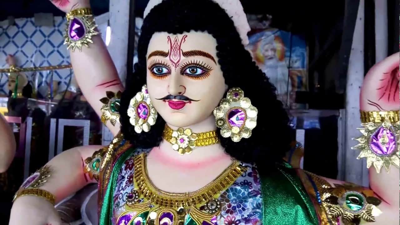 আর্যাবর্তের সমস্ত শিল্প কাজেই বিশ্বকর্মার হাতের ছোঁয়া রয়েছে।  (এই প্রতিবেদনটি ‘আনন্দ উৎসব’ ফিচারের একটি অংশ)।