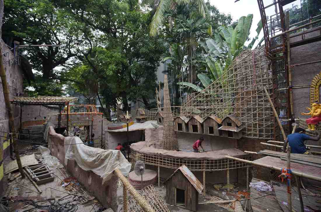 শহরের অন্যতম প্রাচীন এই বারোয়ারি পুজোর বয়স ৯৫ বছর।