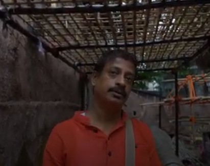 এ বছরের এই আয়োজন সাজিয়ে গুছিয়ে তোলার দায়িত্বে যে মানুষটি রয়েছেন, তাঁর নাম মলয় রায়। মলয় জানালেন, এ বছর তাঁদের পুজোর থিম 'লোকজ'। 