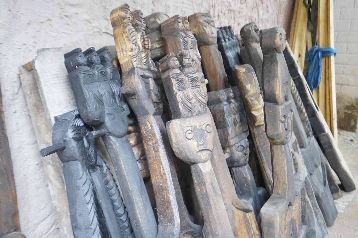 নামকরণ থেকেই স্পষ্ট, এই থিমে লোকসংস্কৃতির কোনও এক বা একাধিক দিক তুলে ধরা হচ্ছে।