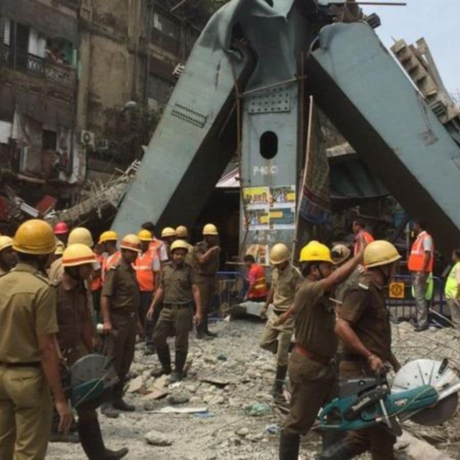 ঘুড়ি ওড়ানোর নেপথ্যে আছে সমাজতাত্ত্বিক কারণ। বিশ্বকর্মা শ্রমজীবী মানুষের আরাধ্য দেবতা। কলকারখানার শ্রমিক, নির্মাণকর্মী, সূত্রধর, তন্তুবায়, যানবাহনের চালক, কামাররা তাঁর পুজোয় মেতে ওঠেন।