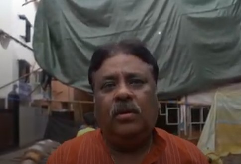 এ বারের আয়োজনের থিম সম্পর্কে কথা বলেছেন সংশ্লিষ্ট কমিটির সভাপতি বিজয় দত্ত। তিনি জানান, মাইকেলের কবিতার লাইন আশ্রয় করেই তাঁদের এ বারের পুজোর থিম 'হে বঙ্গ ভাণ্ডারে...'!