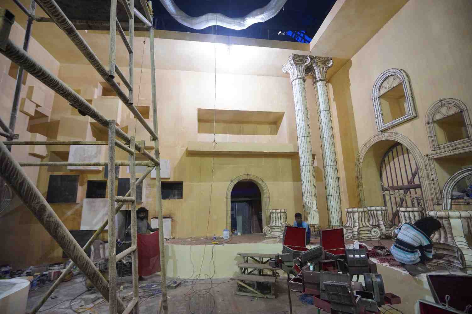 বাংলার মনীষীরা যুগে যুগে সারা ভারতবর্ষকে পথ দেখিয়েছেন, বিশ্ব দরবারের দেশের নাম উজ্জ্বল করেছেন। এ বারের শারদোৎসবে তাঁদের সেই সমস্ত অবদান তথ্য-সহ তুলে ধরা হচ্ছে।