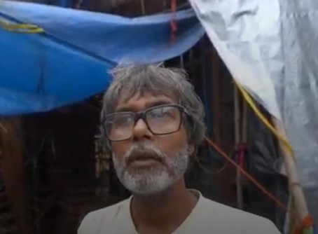 এ কথা জানালেন পুজোর মণ্ডপ গড়ে তোলার দায়িত্বে থাকা শিল্পী অসীম পাল।